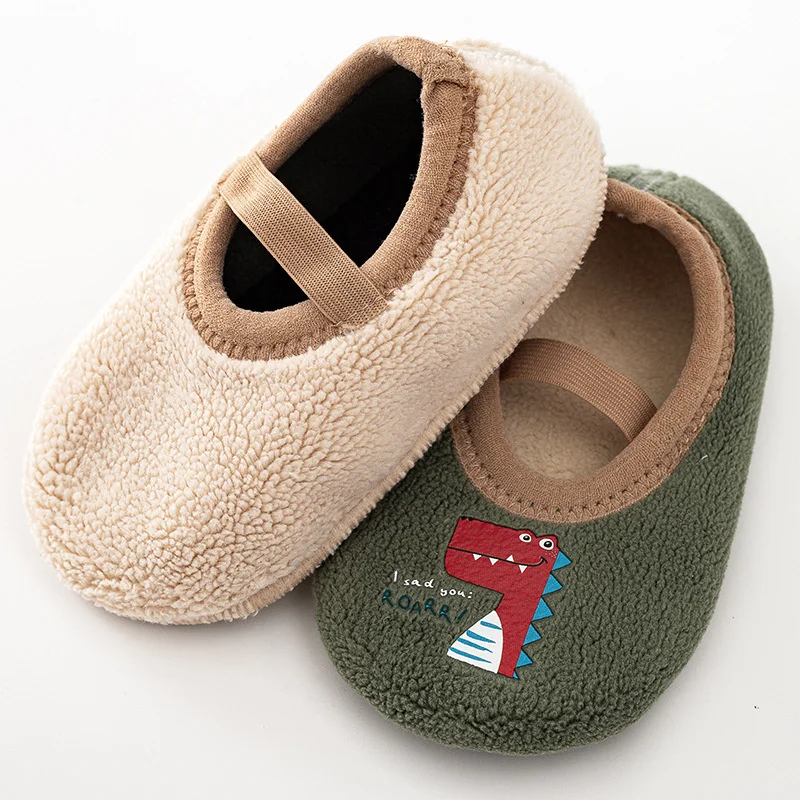 Zapatos antideslizantes de dibujos animados para bebés recién nacidos, niños y niñas, zapatillas de invierno para interiores y exteriores, zapatos para primeros pasos con suela de goma