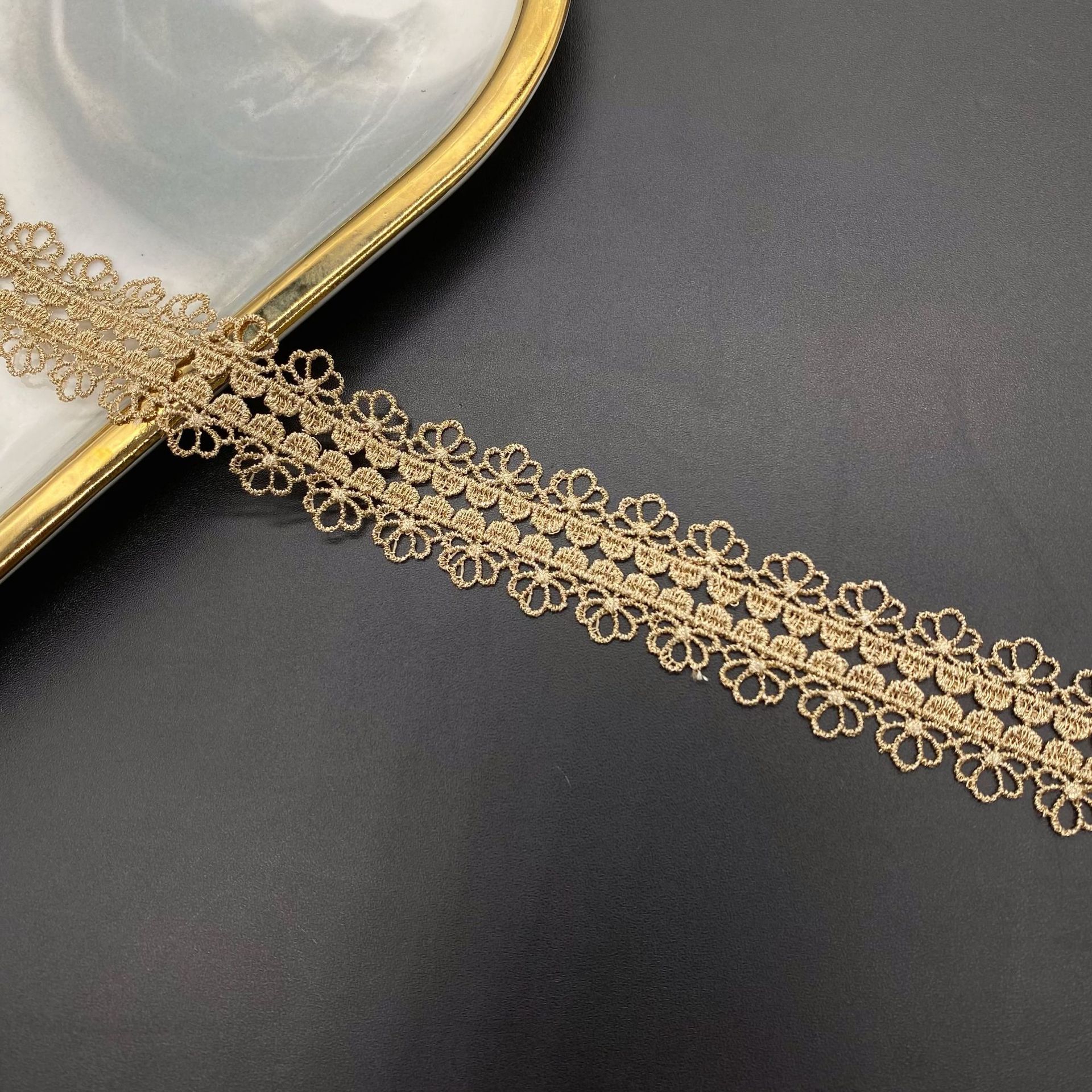 Acessórios de renda dourada diy de 5 jardas para punhos de vestido, renda em forma de diamante de face única com renda de fio dourado de código de barras