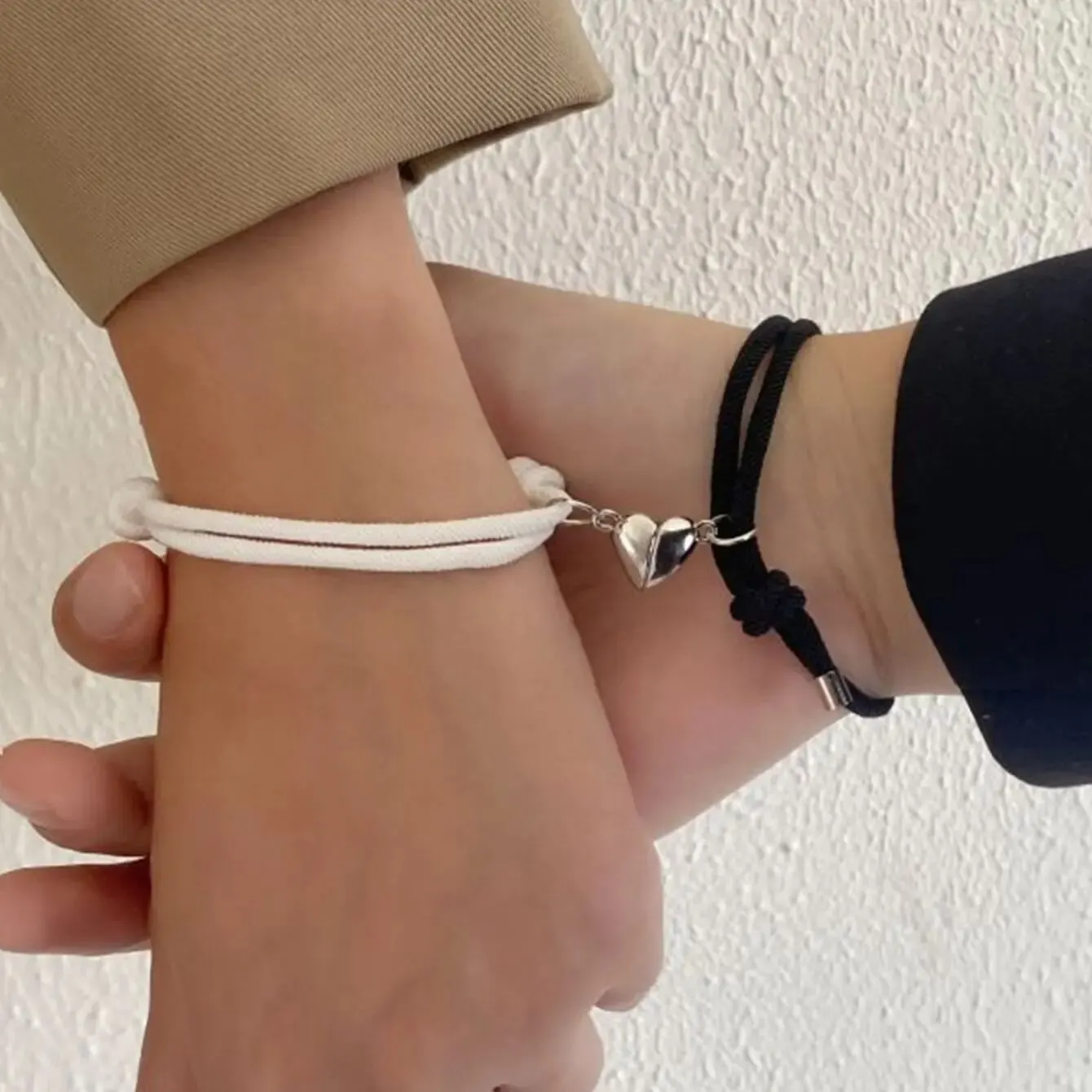 2 Stück Farbe schwarz weiß Hands eil Liebe magnetisches Paar guter Freund guter Bruder Party Student Reise mode elegante Silber Mul