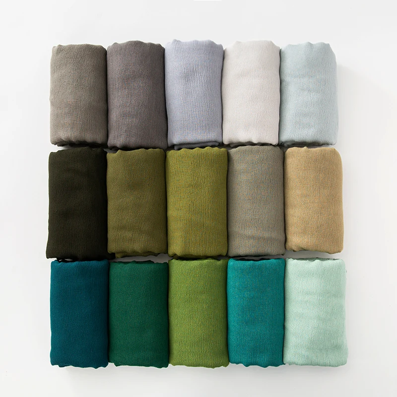 Bufanda de viscosa de algodón suave, 61 colores, Material de rayón, Hijab musulmán, pañuelo liso de Color sólido de mediados de Oriente con borla
