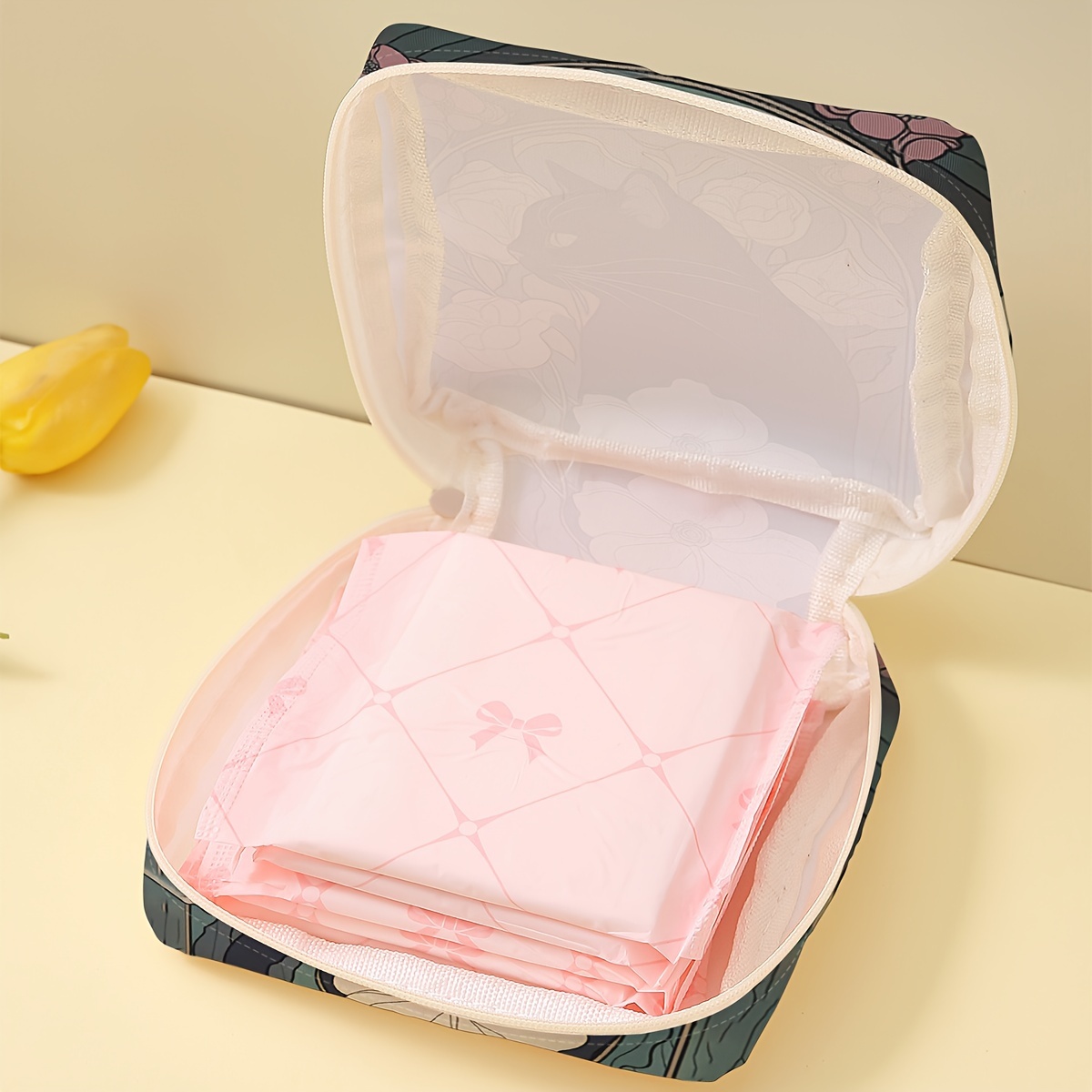 1 pc Cat pattern printed sanitary napkin storage bag, women's lightweight tissue bag, sanitary tissue bag