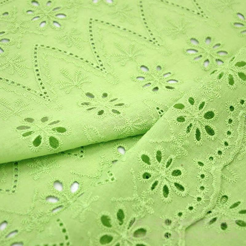 2YDS パンチコットン刺繍レース生地アイレクト穴刺繍衣類女性のためのドレスアパレル 12 色花