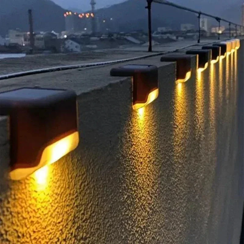 1/4/8/12/pcs Luci a LED solari Lampada da giardino per esterni Lampada da ponte Lampada solare per scale Lampada da passo solare impermeabile Decorazione da giardino per patio