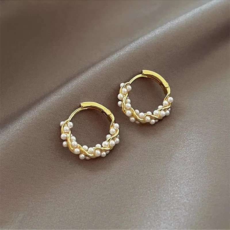 2024 coreano nuevo temperamento Simple círculo pendientes de perlas moda pequeños pendientes versátiles joyería de mujer