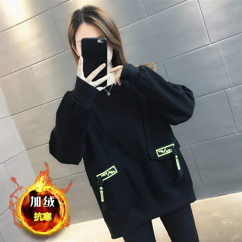 Pulover katun ukuran Plus wanita, Sweater desain lengan panjang longgar musim gugur musim dingin 2024, atasan modis bersaku mantel tebal