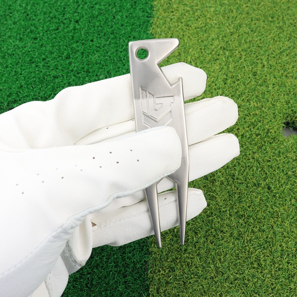 Divot เครื่องมือกอล์ฟวางส้อมสีเขียวสังกะสีอัลลอยเครื่องมือซ่อมแซมเครื่องมือทำความสะอาดสนามร่องไม้กอล์ฟอุปกรณ์กอล์ฟ