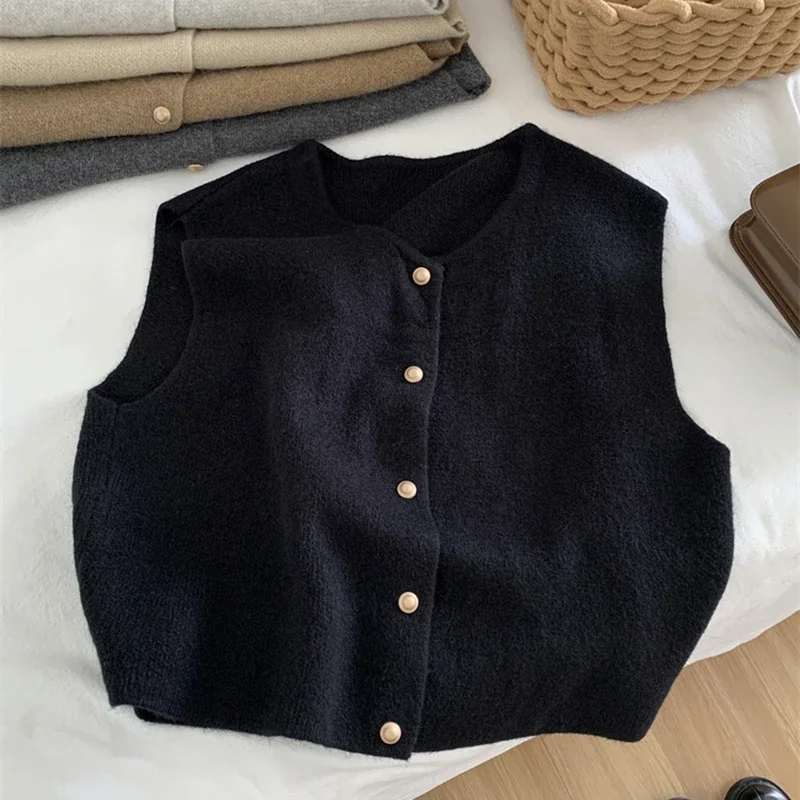 Gilet maglione da donna Gilet con bottoni dorati Giacca cardigan senza maniche lavorata a maglia morbida Top Autunno Inverno Abito chic da donna coreano