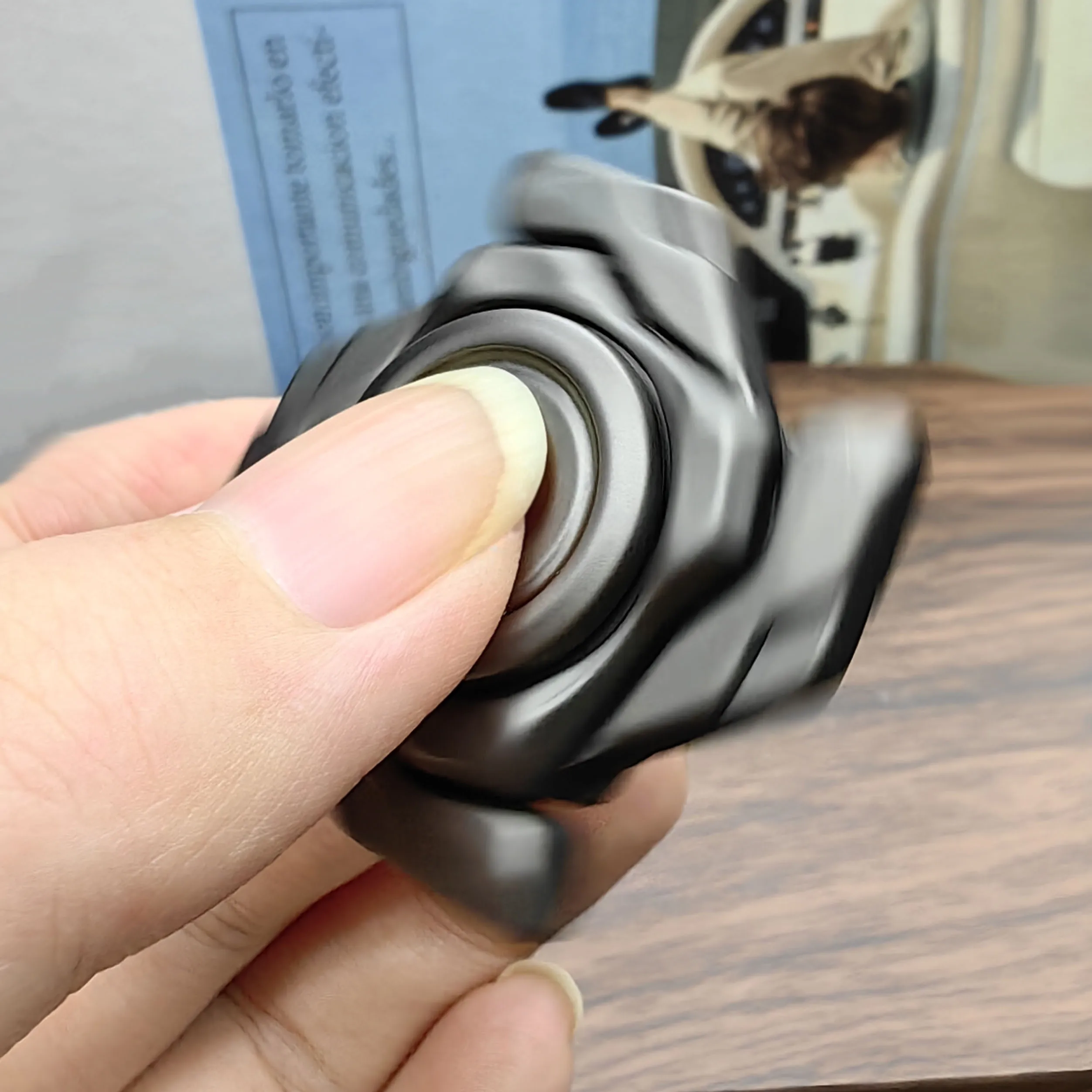 EDC Fidget Sliders MINI เปิดเกราะ SPINNING TOP Fidget ของเล่นความเครียดบรรเทาสําหรับผู้ใหญ่โลหะแม่เหล็กของเล่นความวิตกกังวลและความเครียด Reli
