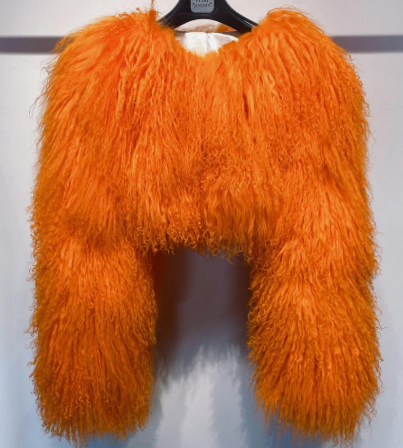 Manteau de vierrure de mouton bordeaux mongol, stoffen chaud d'hiver en vintage vierrure, orementen en vierrure de mouton naturel