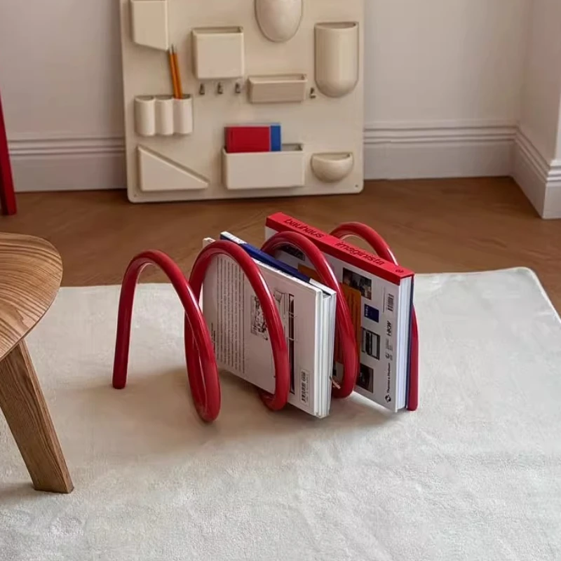 Creative สปริงโหลดหมุนชั้นวางหนังสือ INS Aesthetic Desktop Organizer โลหะผู้ถือหนังสือสํานักงาน Home นิตยสาร Display Rack