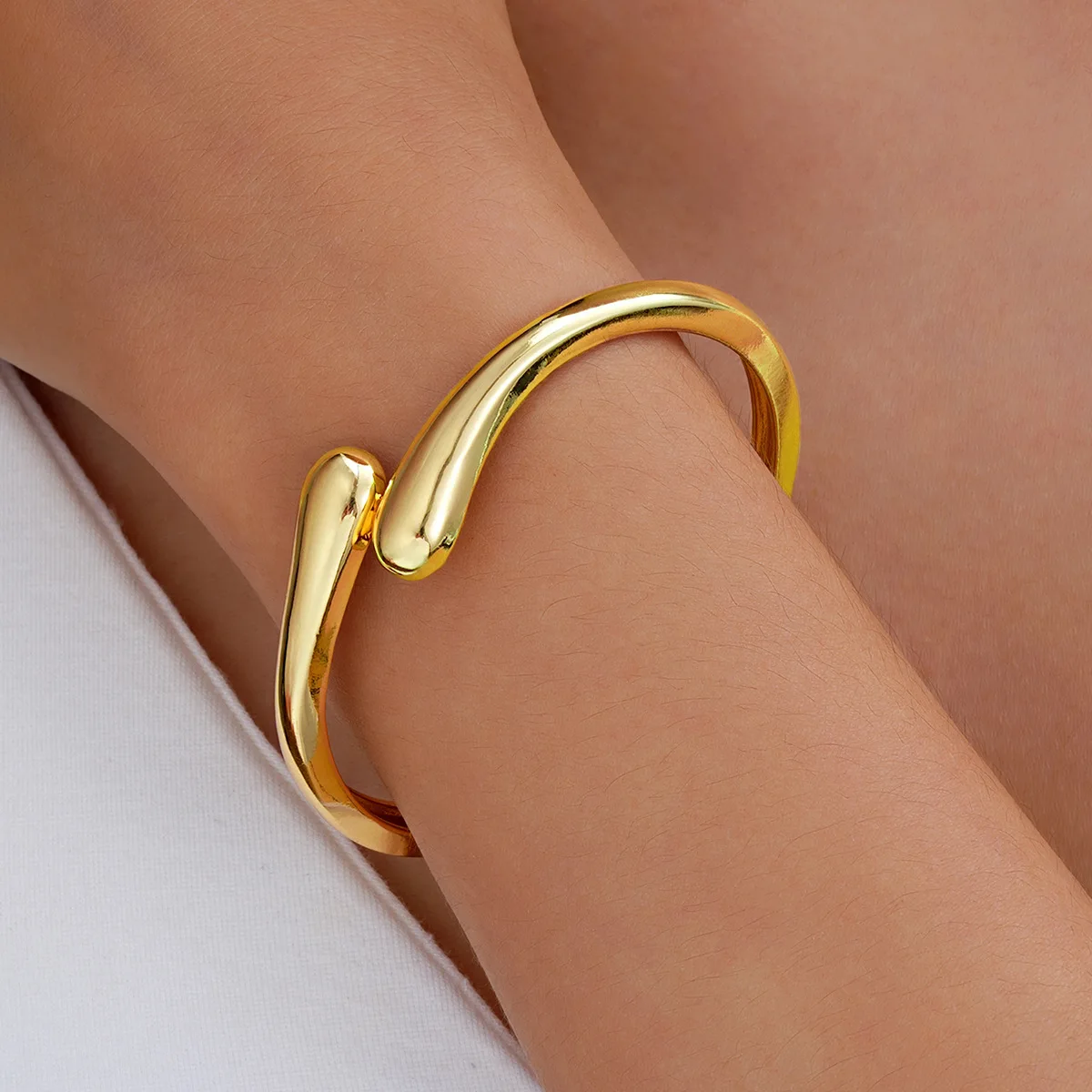 Gran oferta, brazalete de gota de agua con superficie lisa de Metal para mujer, pulsera ajustable, joyería Paty, uso diario
