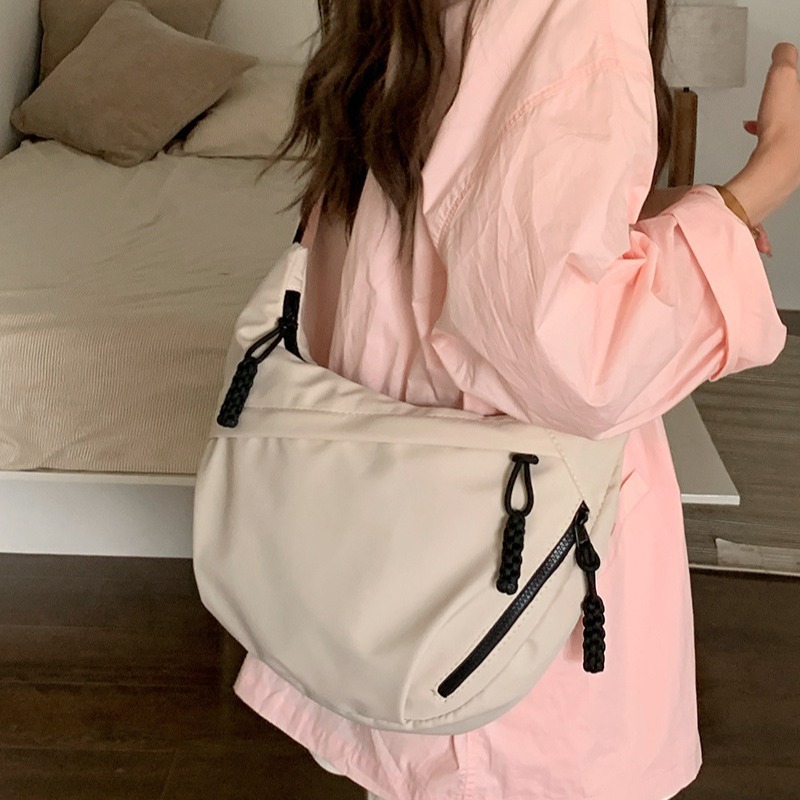 Bolsa crossbody de nylon de grande capacidade, nova bolsa de ombro casual e versátil para deslocamento, leve, esportiva, bolsa hobos