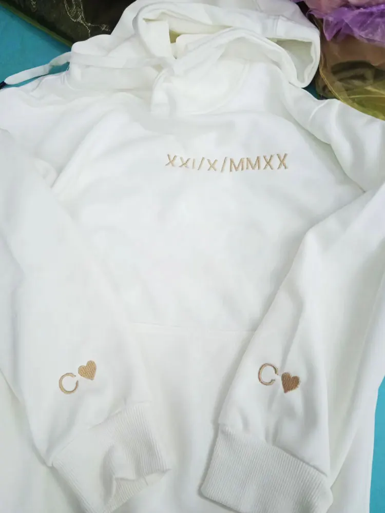Sudadera con capucha de pareja bordada personalizada Número romano personalizado Sudadera con capucha Fecha y inicial Sudaderas con capucha Regalo de aniversario Regalo de compromiso