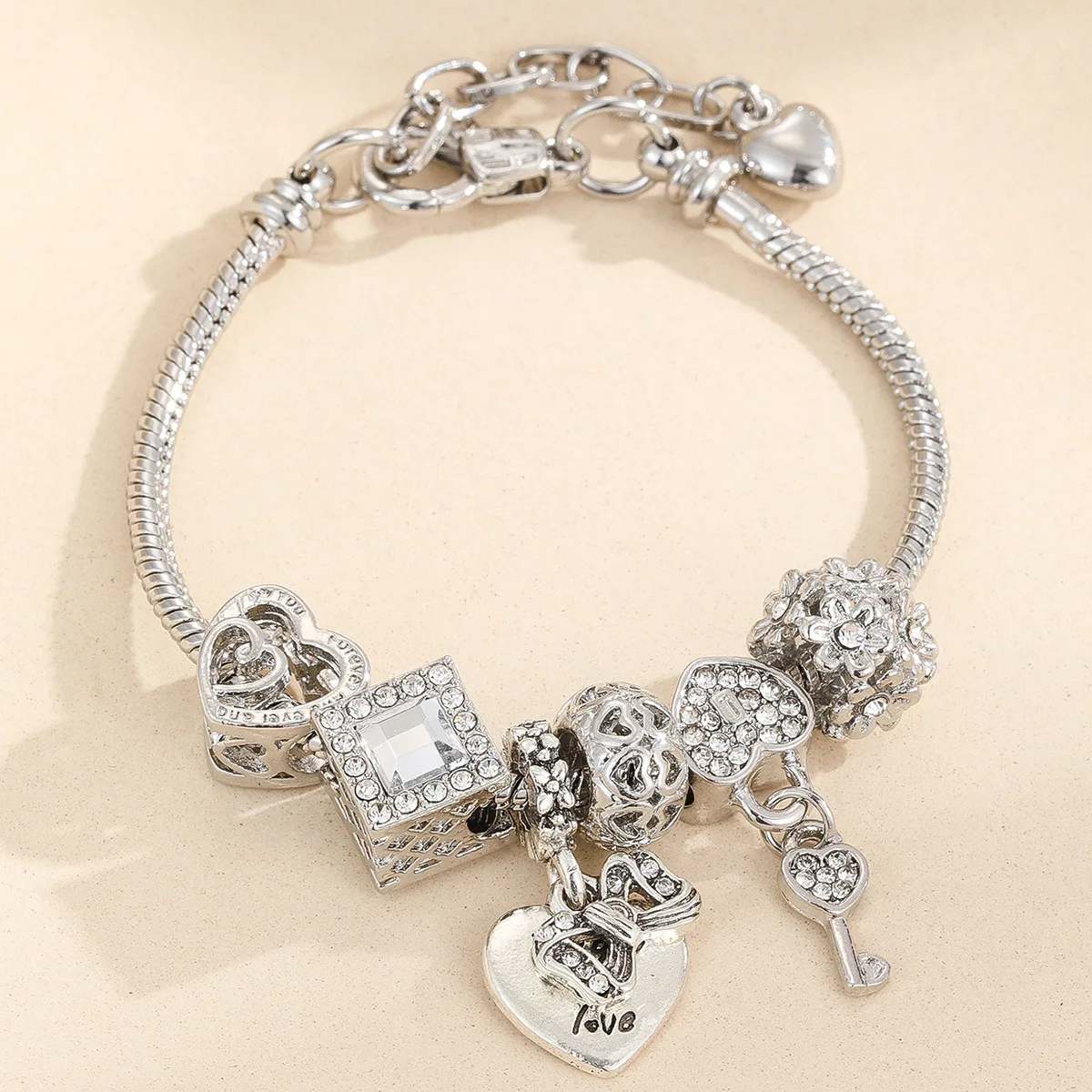 1PC แฟชั่นผู้หญิง Pan Family Multi Element Beaded สร้อยข้อมือเครื่องประดับเหมาะสําหรับวันที่,ปาร์ตี้,เทศกาลของขวัญ