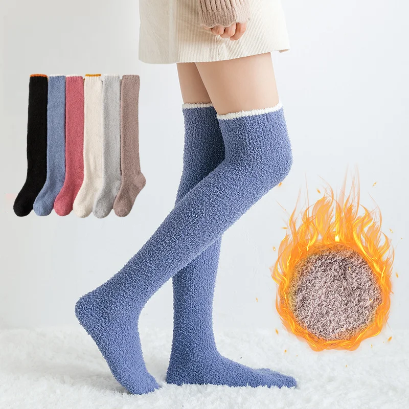 1 Paar warme Plüsch-Oberschenkelstrümpfe für Damen, Winter-Korallen-Fleece, über dem Knie, lange Socken für den Schlaf zu Hause, EU 35–40, einfarbig