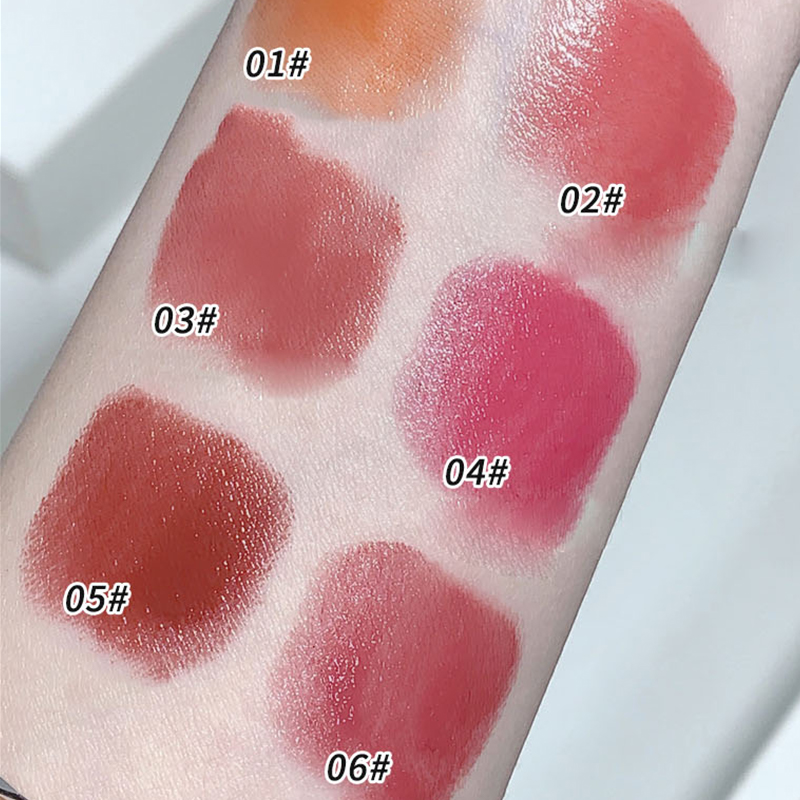 Wanneer Lichte, Zachte En Gladde Lippenstift Hydrateert Hydraterende En Witte, Niet Gemakkelijk Om Vast Te Houden Aan De Beker