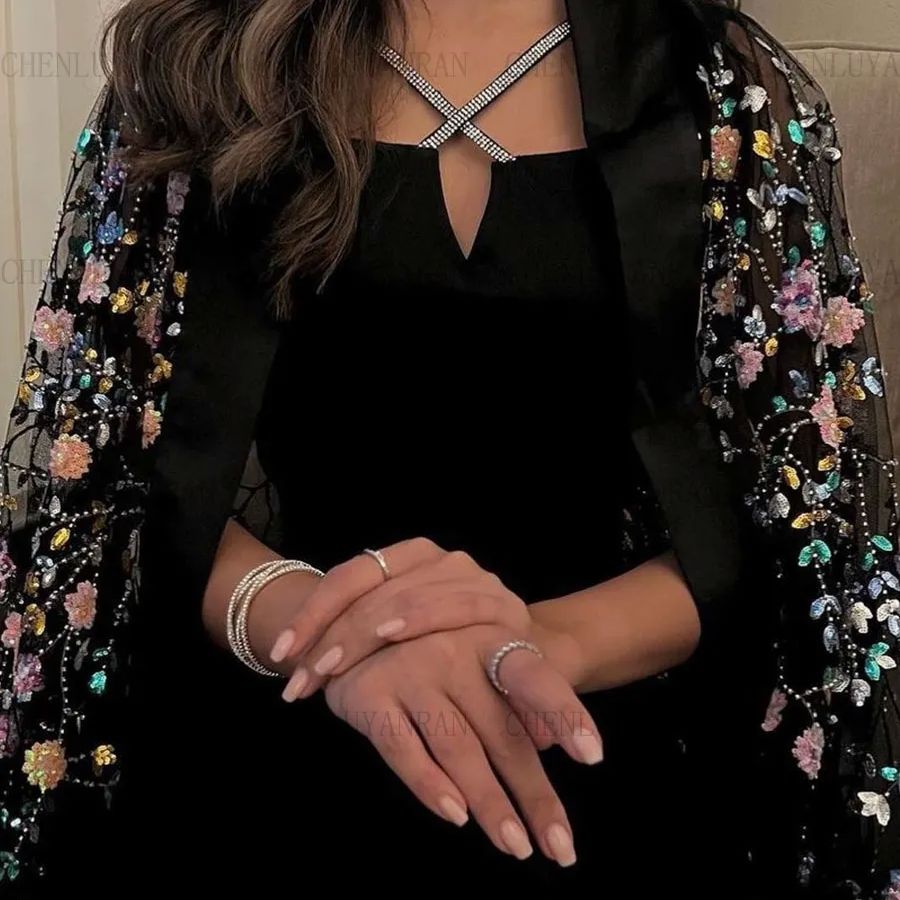 สีดําหรูหราอย่างเป็นทางการชุดลูกปัดที่กําหนดเองApplique A-Lineชุดปาร์ตี้เสื้อคลุมคริสตัลElegantชุดราตรี FBسات