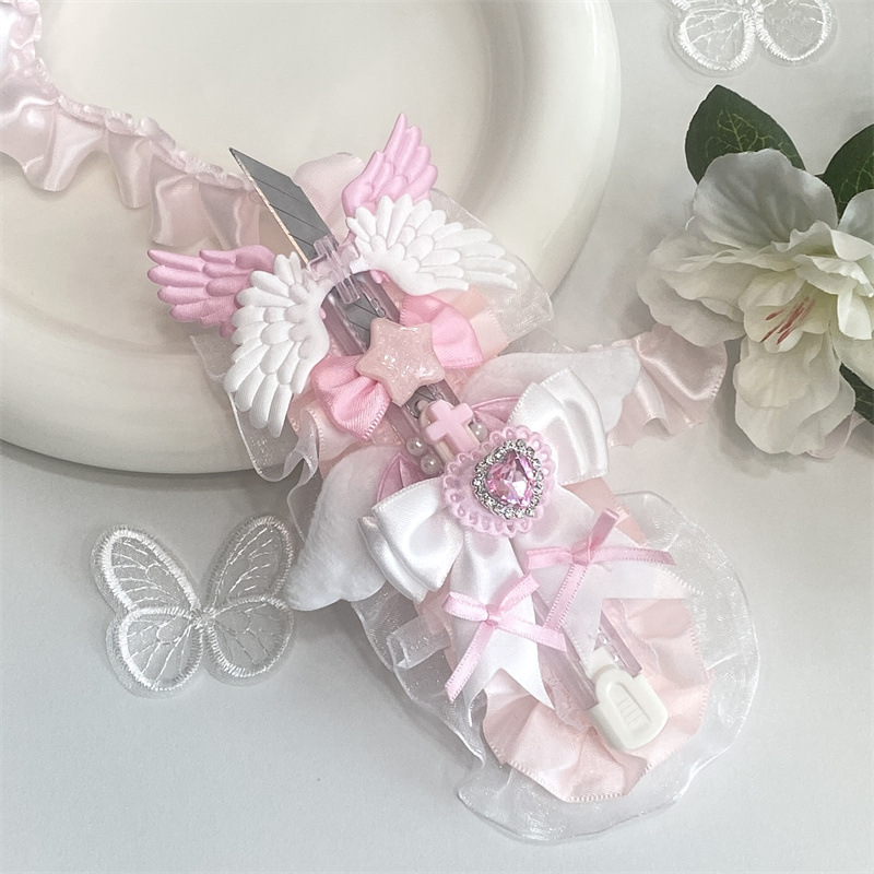 Цельный резак для коробок с милой розовой серии для студентов, корейский модный резак для бумаги с кружевом и крыльями в форме сердца, портативный универсальный нож Kawaii