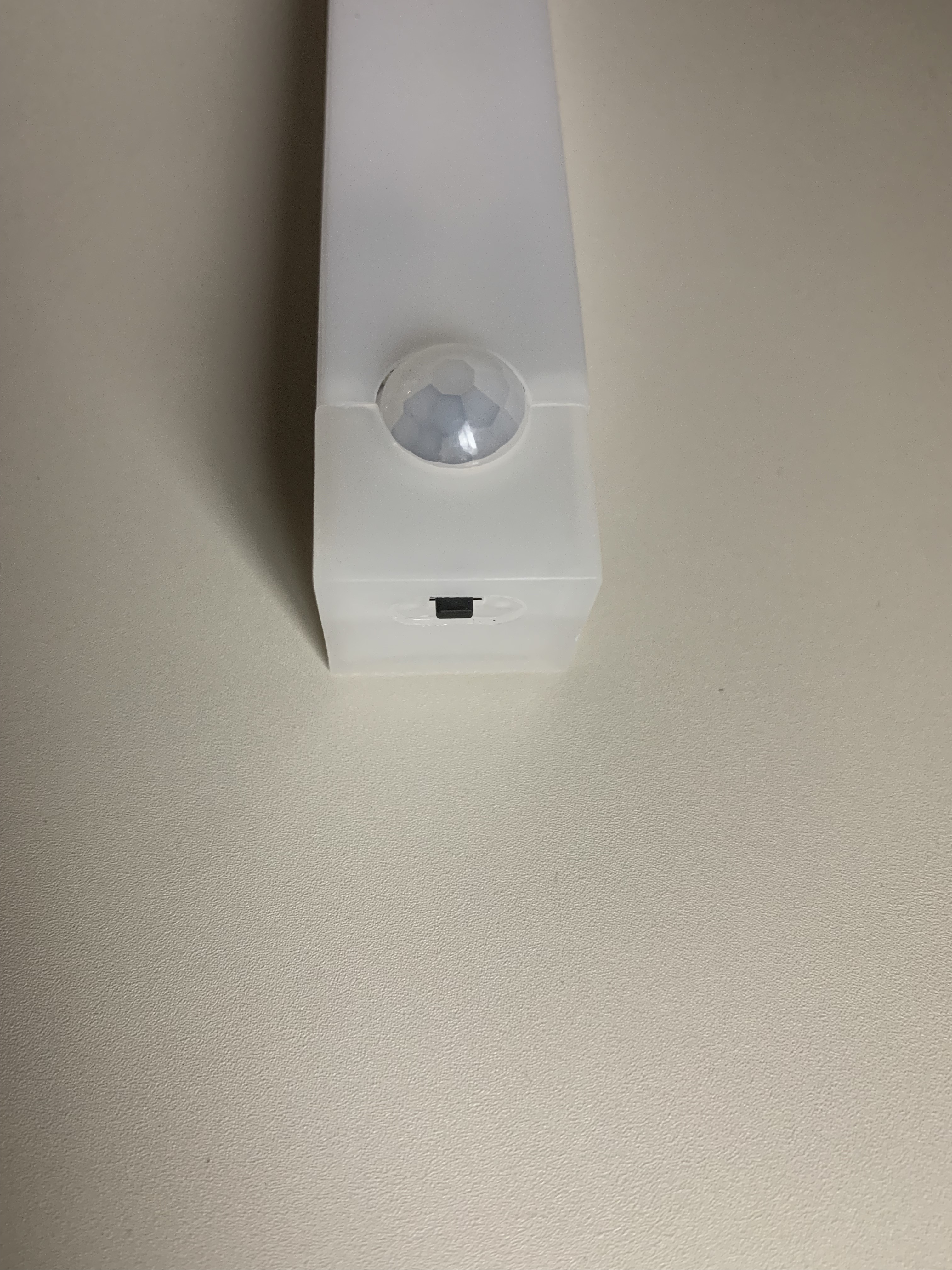 Luce notturna con sensore di movimento a LED wireless con striscia magnetica ricaricabile tramite USB per cucine, armadi, scale e corridoi