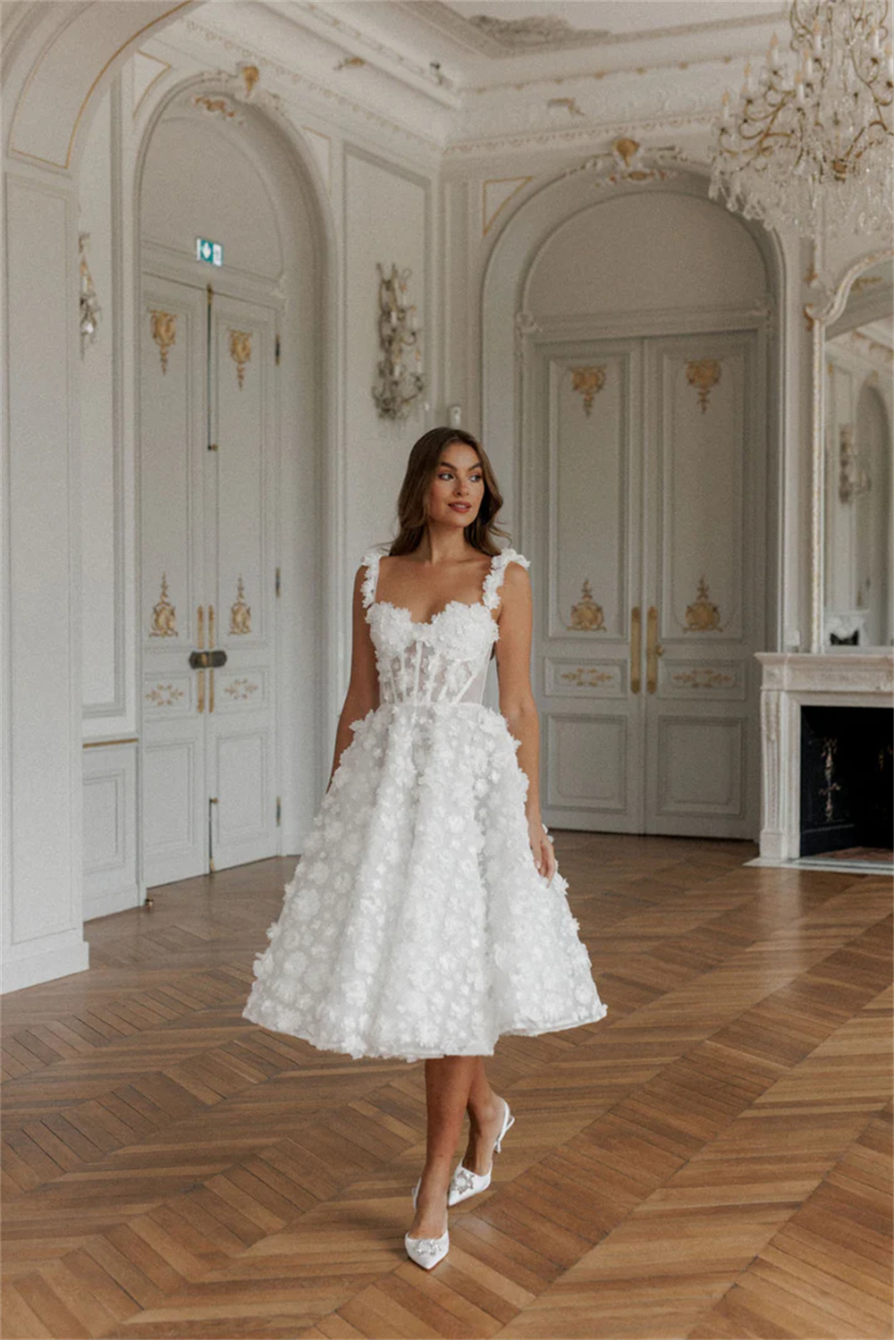 Amanda Lace สปาเก็ตตี้ A-Line robes de soirée V คอเข่า-ความยาวชุดราตรี Applique ชุดแต่งงานวันวาเลนไทน์