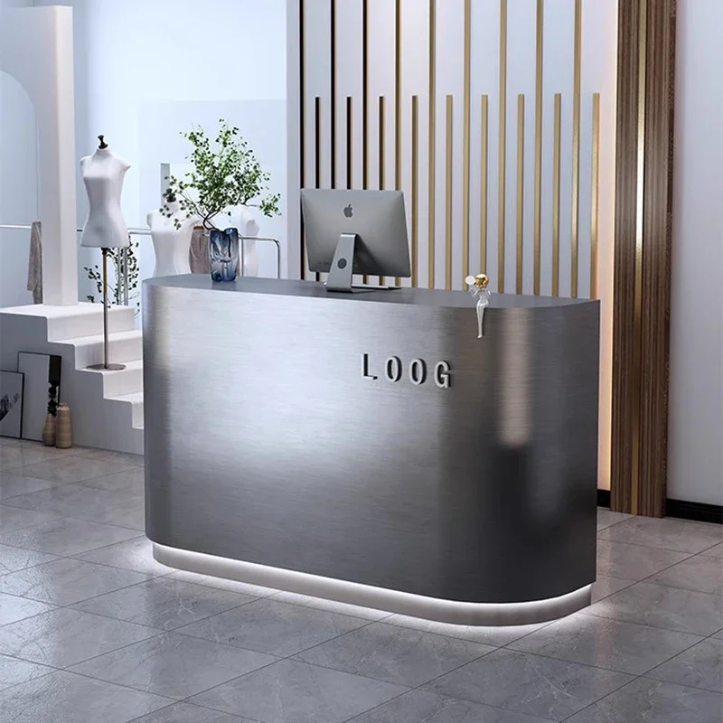 Hohe Qualität, kreativ, schwarzer, minimalistischer Bartisch, luxuriöses Empfangsdesign, stehender Bar-Esstisch, moderner Mesa Pared aus der Mitte des Jahrhunderts