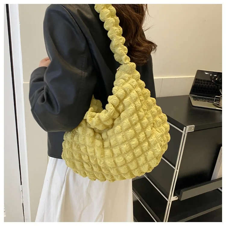 Bolsa de ombro xadrez bordada com design enrugado, bolsa nas axilas, simples, grande capacidade, sacola acolchoada para mulheres