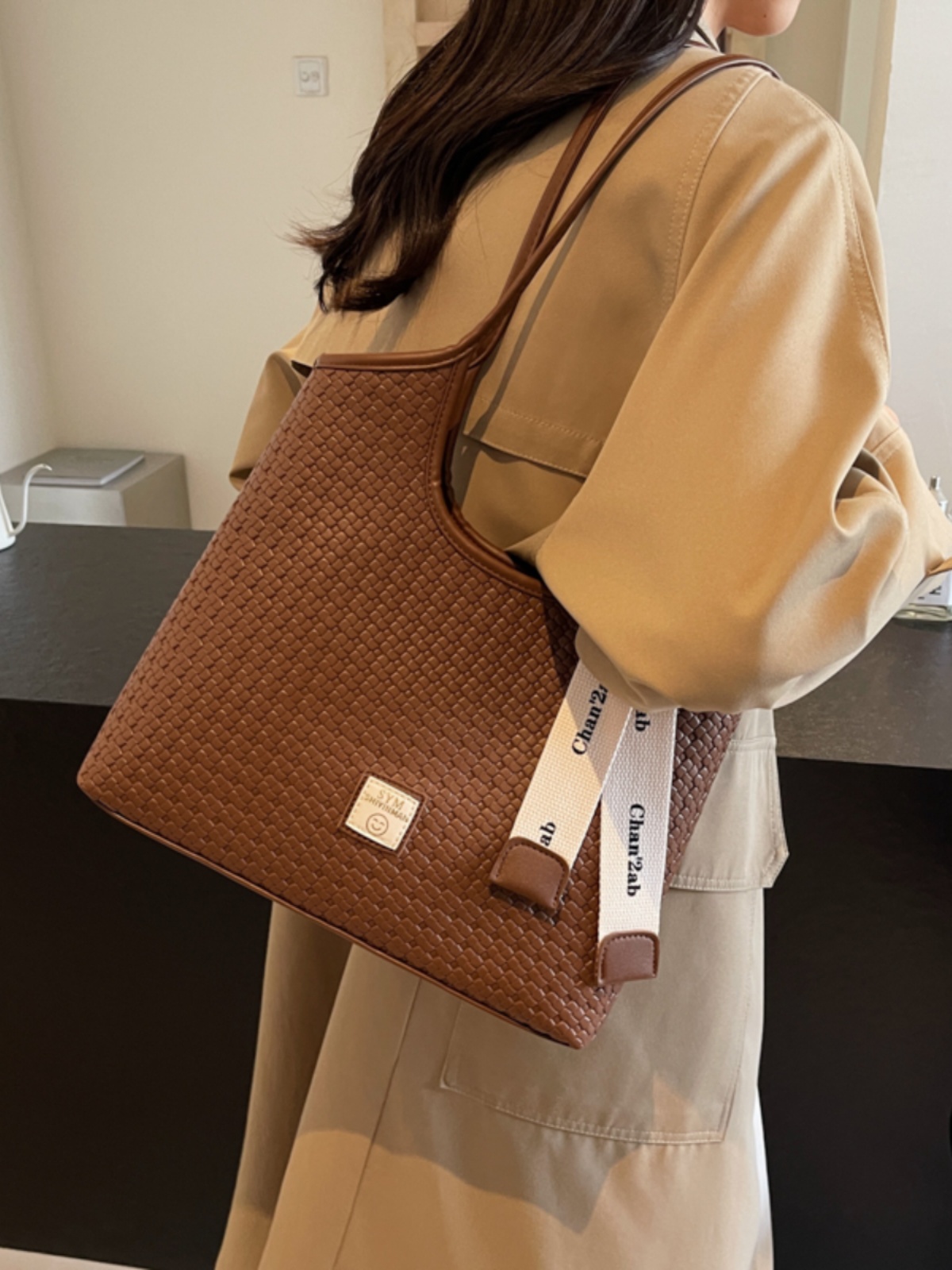 レトロ大容量秋冬レディース通勤ショルダーバッグ織バケットバッグファッショナブルなトレンディなハンドバッグソフト Pu レザー