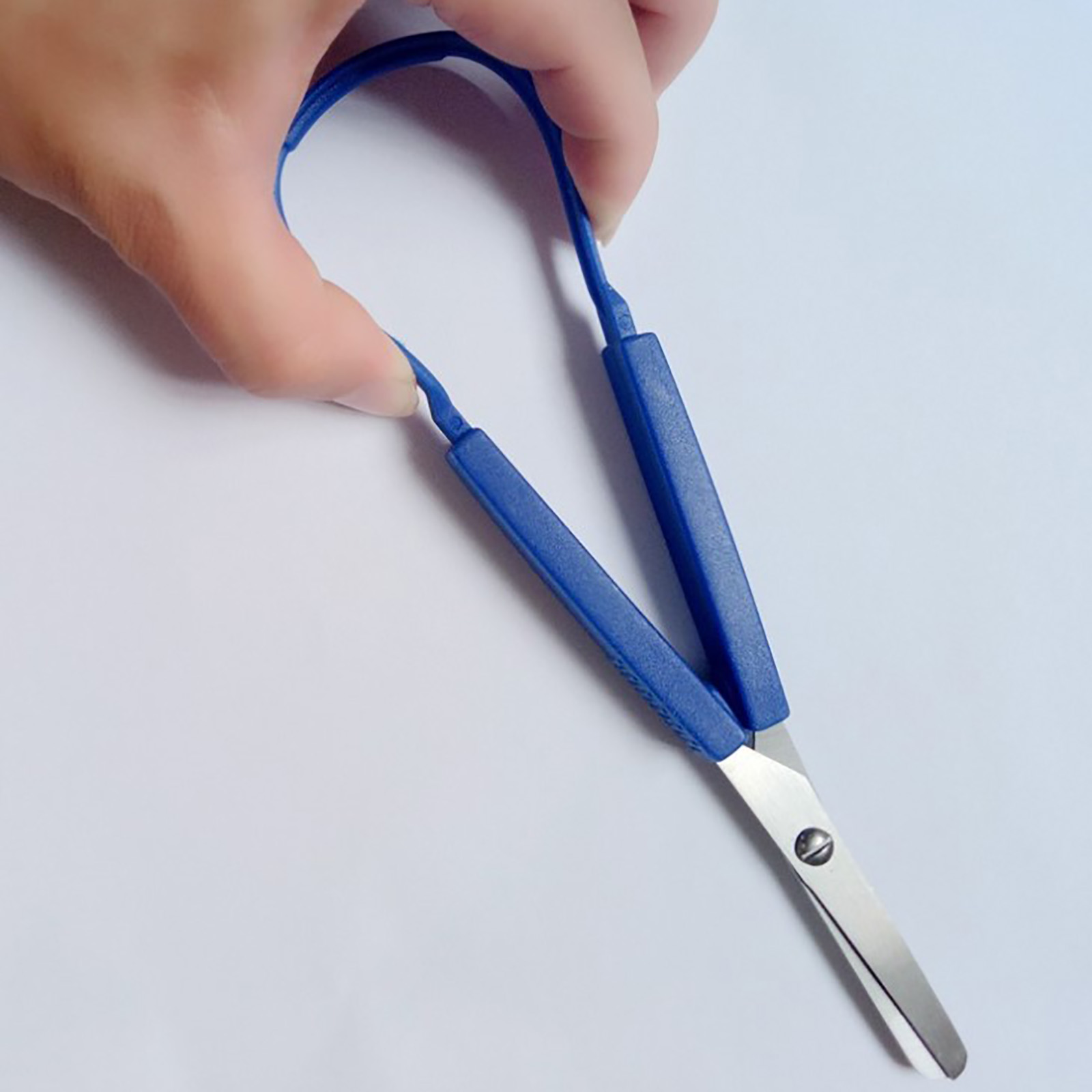 2022ใหม่ Mini ห่วงเหล็กสแตนเลสกรรไกร Adaptive การออกแบบที่มีสีสัน Grip Scissor DIY Art Craft เครื่องมือตัด Tijeras Circulares