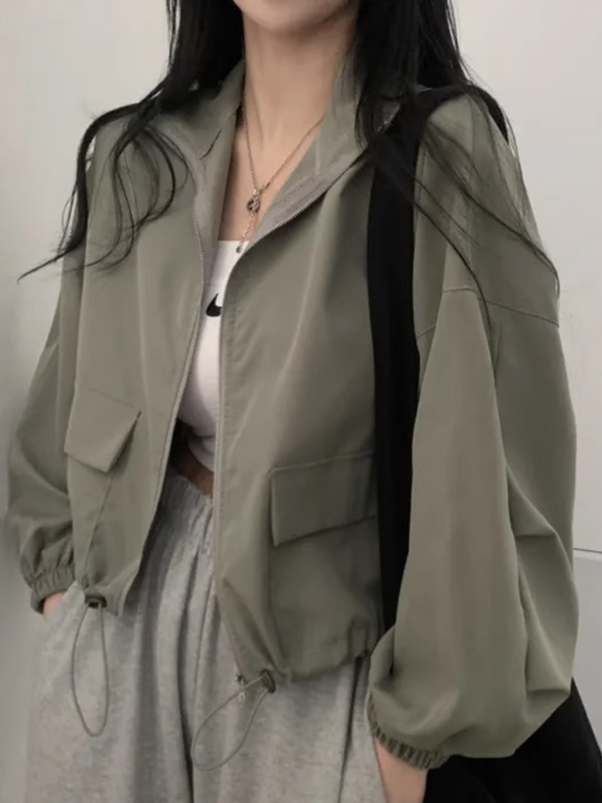 Jaqueta Curta Fena Estilo Retrô para Trabalho 2023 Nova com Cordão Estilo Baseball Proteção Solar Casual com Gola  e ...