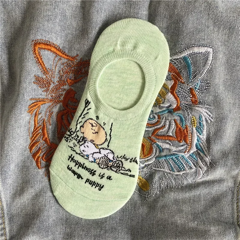 Calcetines Snoopy para niña, calcetines invisibles informales y versátiles a la moda con dibujos animados de Anime alrededor de calcetines finos antideslizantes y transpirables, regalo para mujer