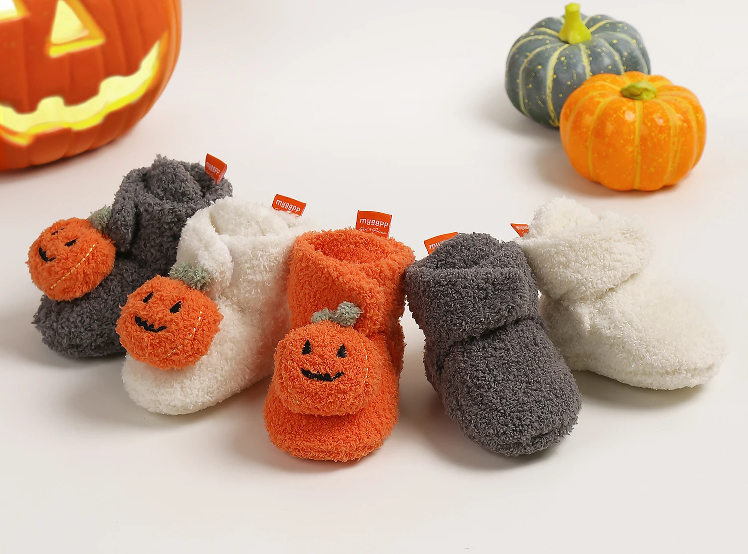 Botas de bebê de abóbora de Halloween permanecem no chinelo inverno quente sapatos macios sapatos de meia de berço recém-nascido