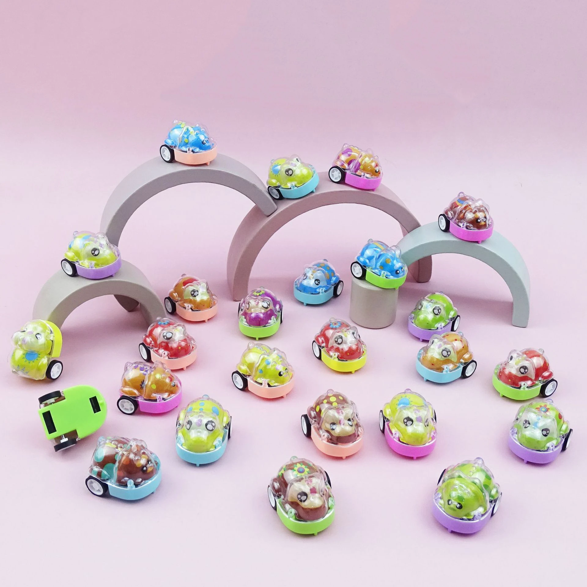 子供用ミニプルバックレーシングカー、漫画のおもちゃ、誕生日パーティーの記念品、教室の賞品、グッディバッグフィラー、ピニャータギフト、12個
