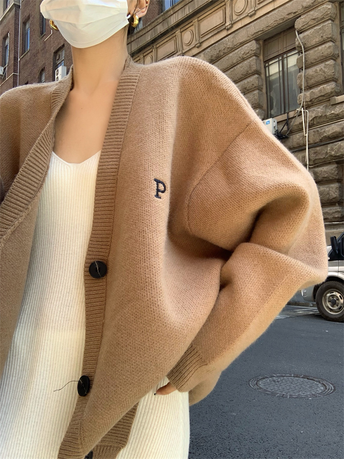 ルーズ長袖ニットカーディガン女性のスタイルレトロ怠惰なファッション秋冬新着 V ネックボタンディテール吸汗性