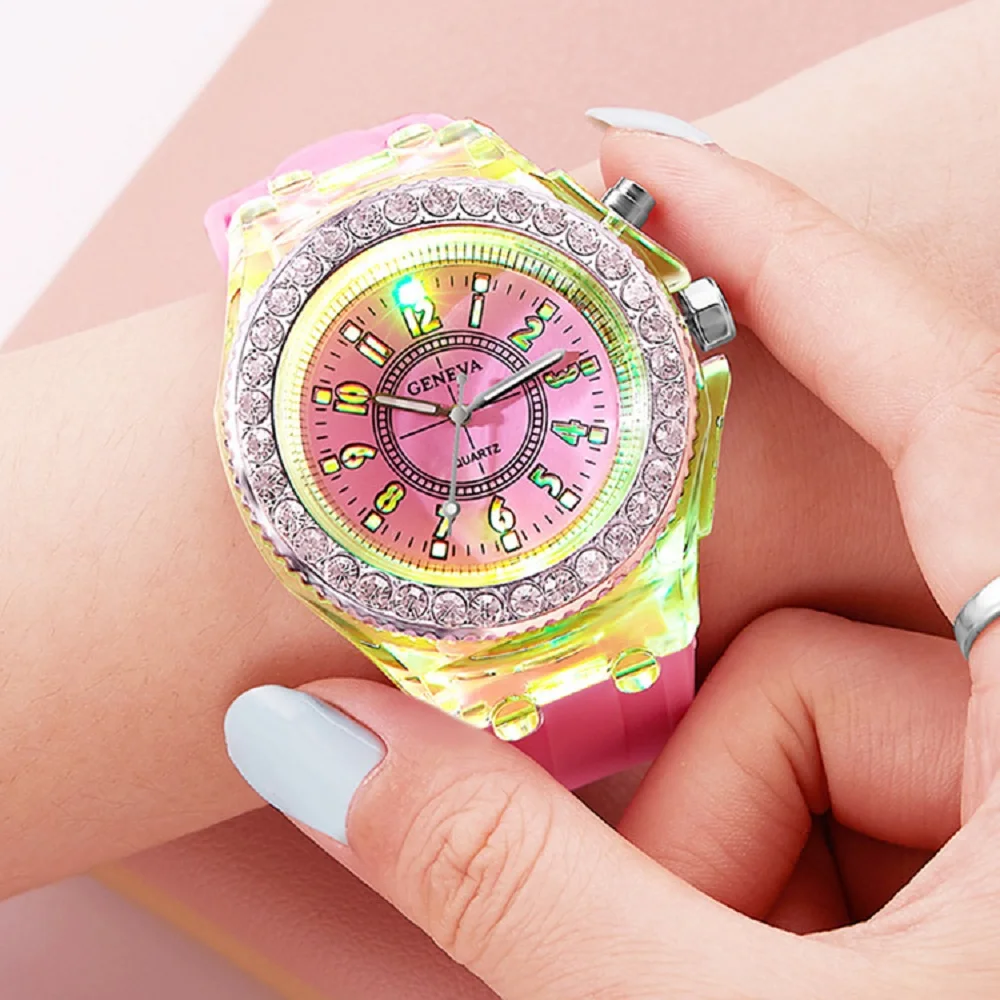 Luminous นาฬิกาตัวชี้ Dial Rhinestone ตกแต่งสไตล์ควอตซ์นาฬิกา Cool นาฬิกาข้อมือสําหรับผู้ชายผู้หญิงนาฬิกา