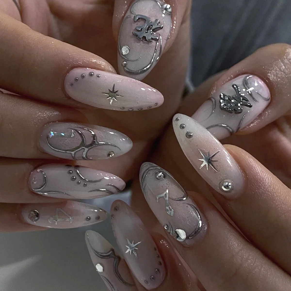 24 Uds uñas postizas chica picante lazo plateado con uñas postizas de diamante con pegamento prensa de almendra en uñas negro fresco Y2k juego de uñas de almendra