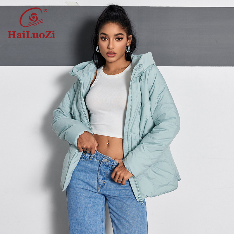 Hailuozi 2024 neuer Frühling Damen mantel kurze dünne Baumwolle schlanke Parkas Schräg taschen Kapuze Reiß verschluss Stil Damen jacke 1231