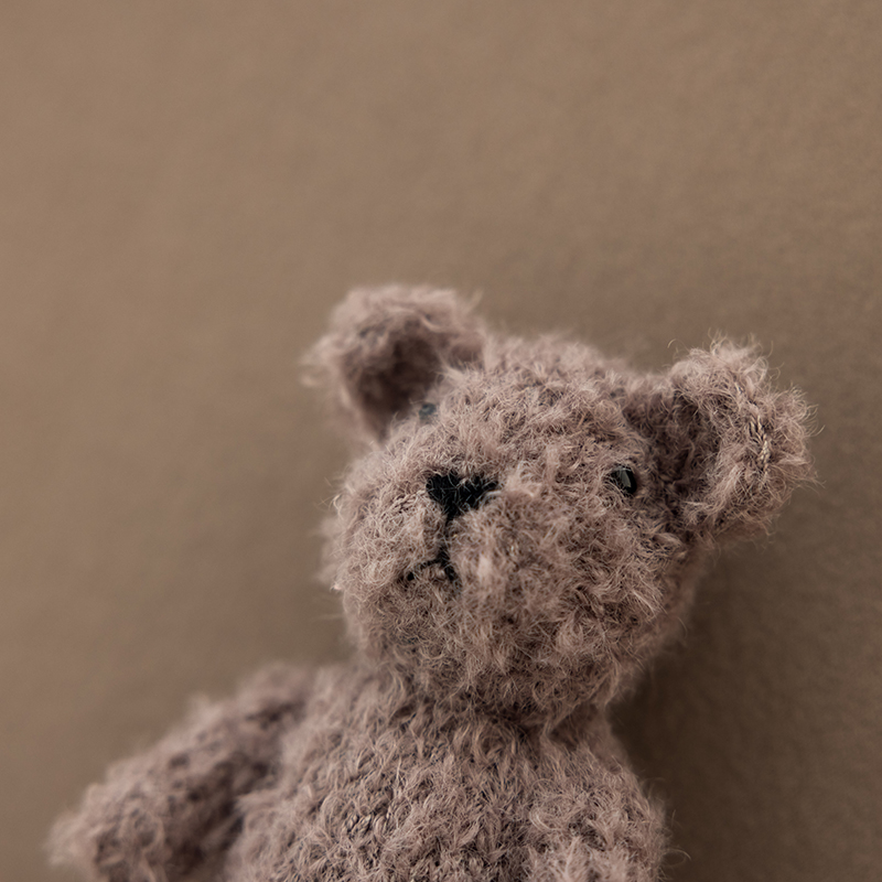 ตุ๊กตาหมีน่ารักบอลลูน Prop การถ่ายภาพเด็กตกแต่ง Handmade ถักสัตว์ของเล่นเด็กทารกสีน้ําตาล Mohair ตุ๊กตาสตูดิโอถ่ายภาพ