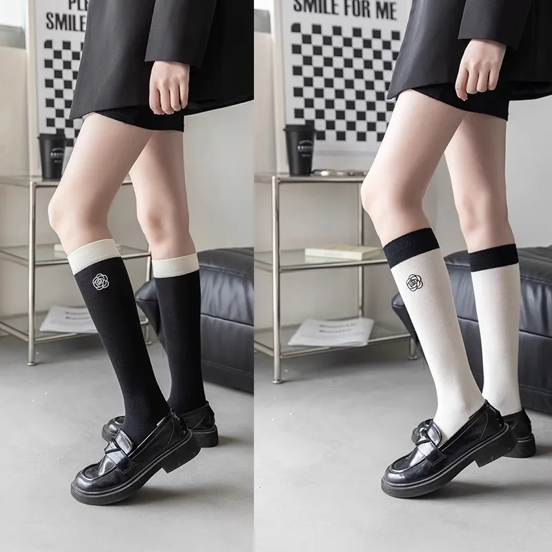 Calcetines largos japoneses de Camelia rosa para mujeres y niñas, calcetines hasta la rodilla de algodón con flores de Lolita, falda Ins para estudiantes, calcetines hasta la pantorrilla a juego
