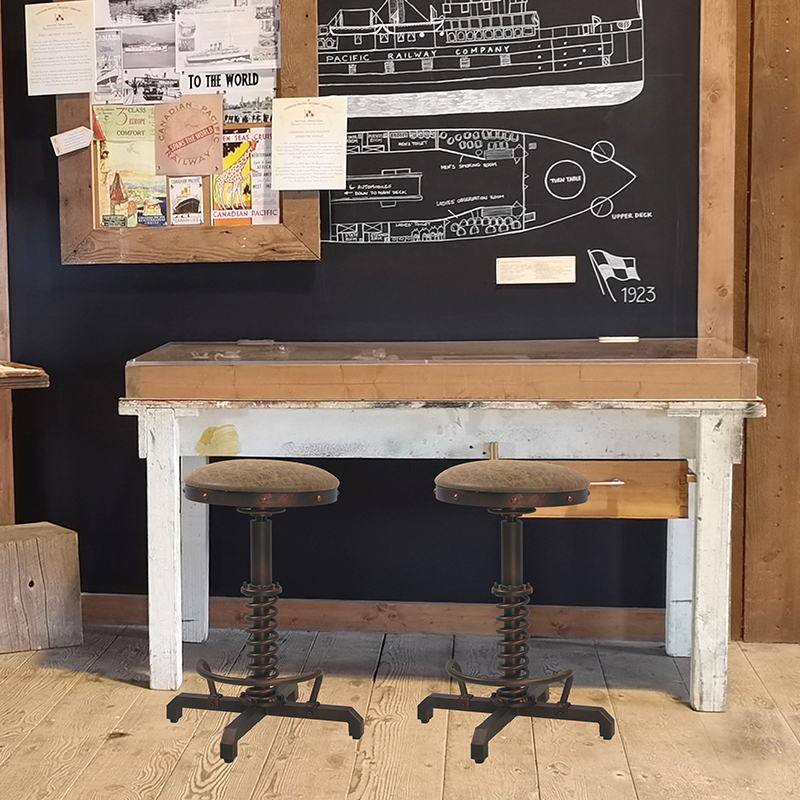 ‌ อุตสาหกรรม Retro เก้าอี้บาร์ปรับฐานสปริงโลหะหมุนสตูล Heavy Duty สตูลผับสําหรับ Cafe Boutique Hotel Commercial