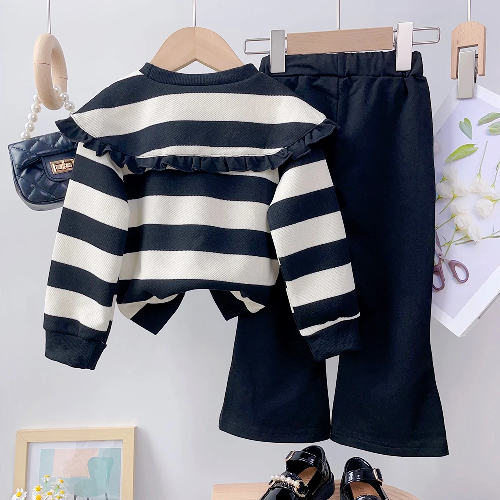 Set a maniche lunghe da ragazza Autunno e inverno Nuovo top a righe pieghettate con risvolto ampio da ragazza + pantaloni a zampa d'elefante Set da ragazza in due pezzi
