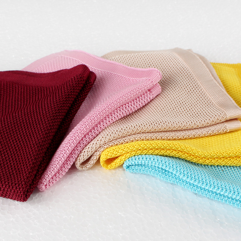 ชุดสูทผ้าขนสัตว์ถักนิตติ้งสำหรับผู้ชายสีดำล้วนมีกระเป๋าสี่เหลี่ยมอุปกรณ์เสริมสำหรับชุดเดรสแบบเป็นทางการผ้าพันคอขนาดเล็กผ้าขนหนูผ้าเช็ดหน้าสำหรับงานแต่งงานขนาด25.5ซม.