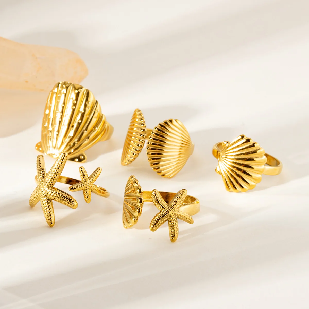 Ocean Elements Ring aus 14 Karat vergoldetem Edelstahl, verstellbarer Öffnungsring in Muschel- und Seesternenform, geeignet als Weihnachtsgeschenk