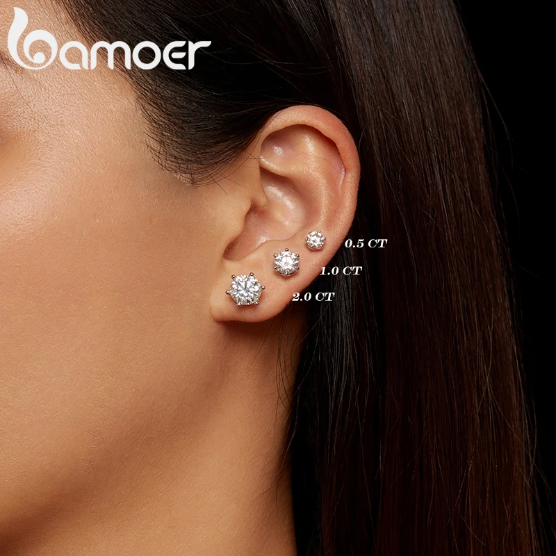 BAMOER Pendientes clásicos de moissanita, plata S925, color D, brillante, corte redondo, pendientes de compromiso de boda con diamantes creados en laboratorio