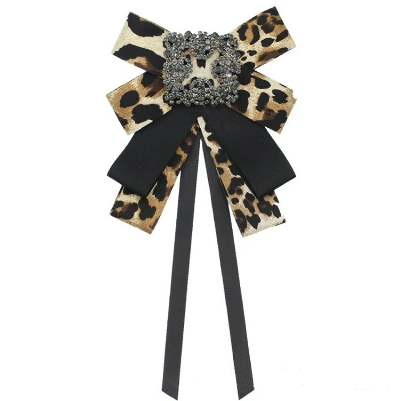 Nœud papillon classique pour femmes, imprimé léopard, ruban en tissu, broche en cristal strass blanc, épingle de col de chemise, accessoires décontractés