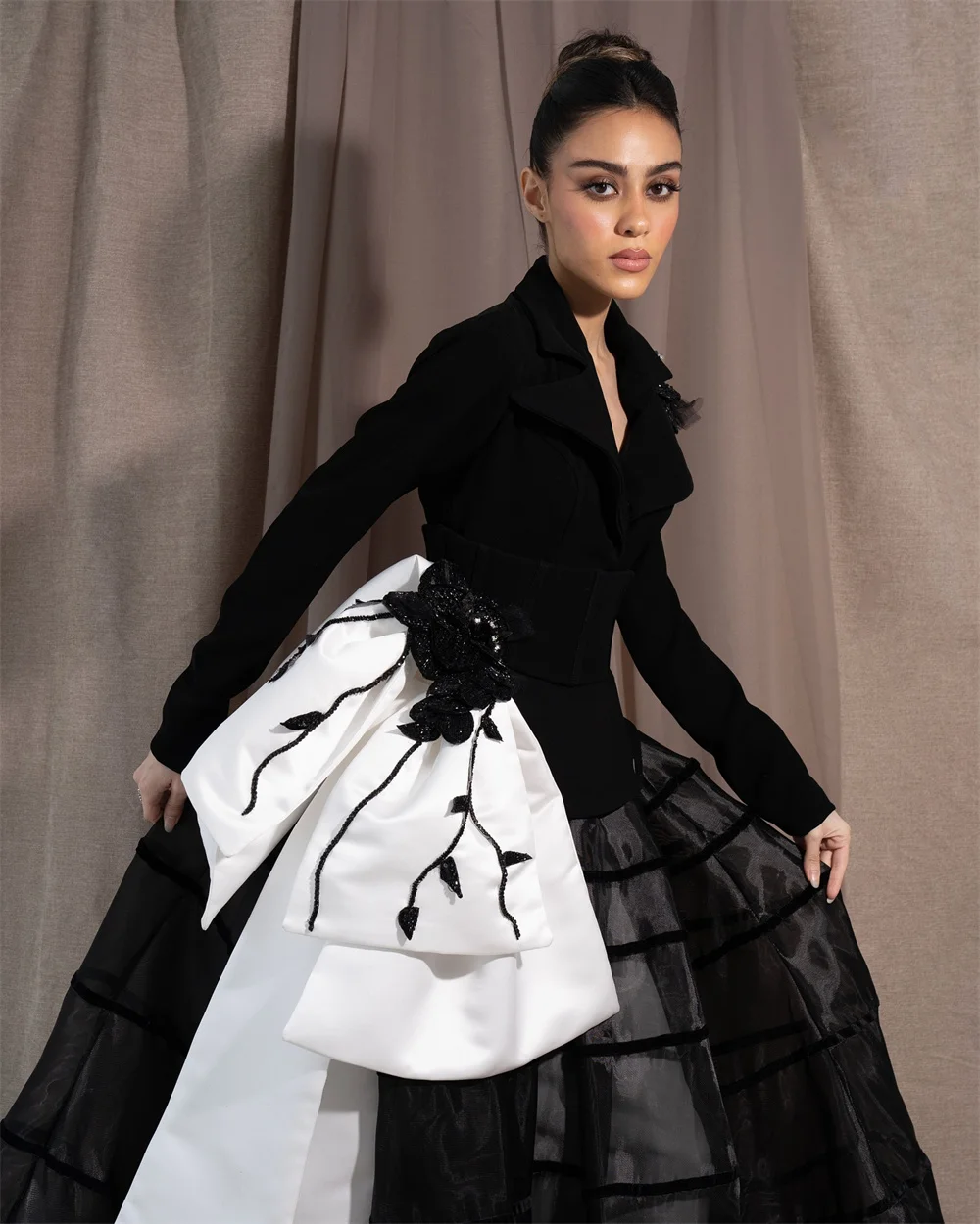 カスタマイズされたイブニングドレス サウジアラビア フォーマル Vネック Aライン フロアレングス スカート 弓 ドレープ レイヤード チュール リボン オーダーメイドの機会