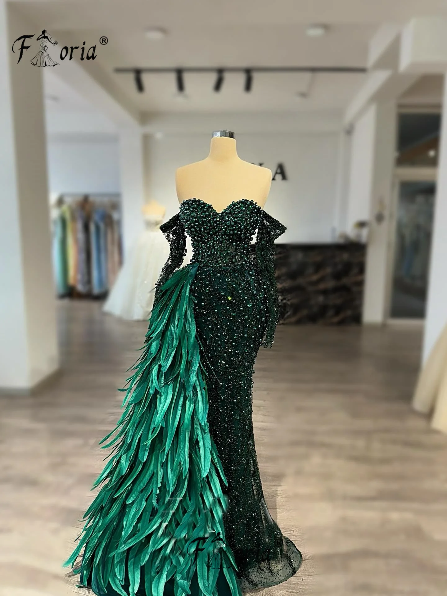 Dunkelgrünes, perlenbesetztes Meerjungfrau-Abendkleid mit gefiederten Seitenschwanzperlen, Hochzeits-Partykleid, elegantes Promi-Kleid auf dem roten Teppich
