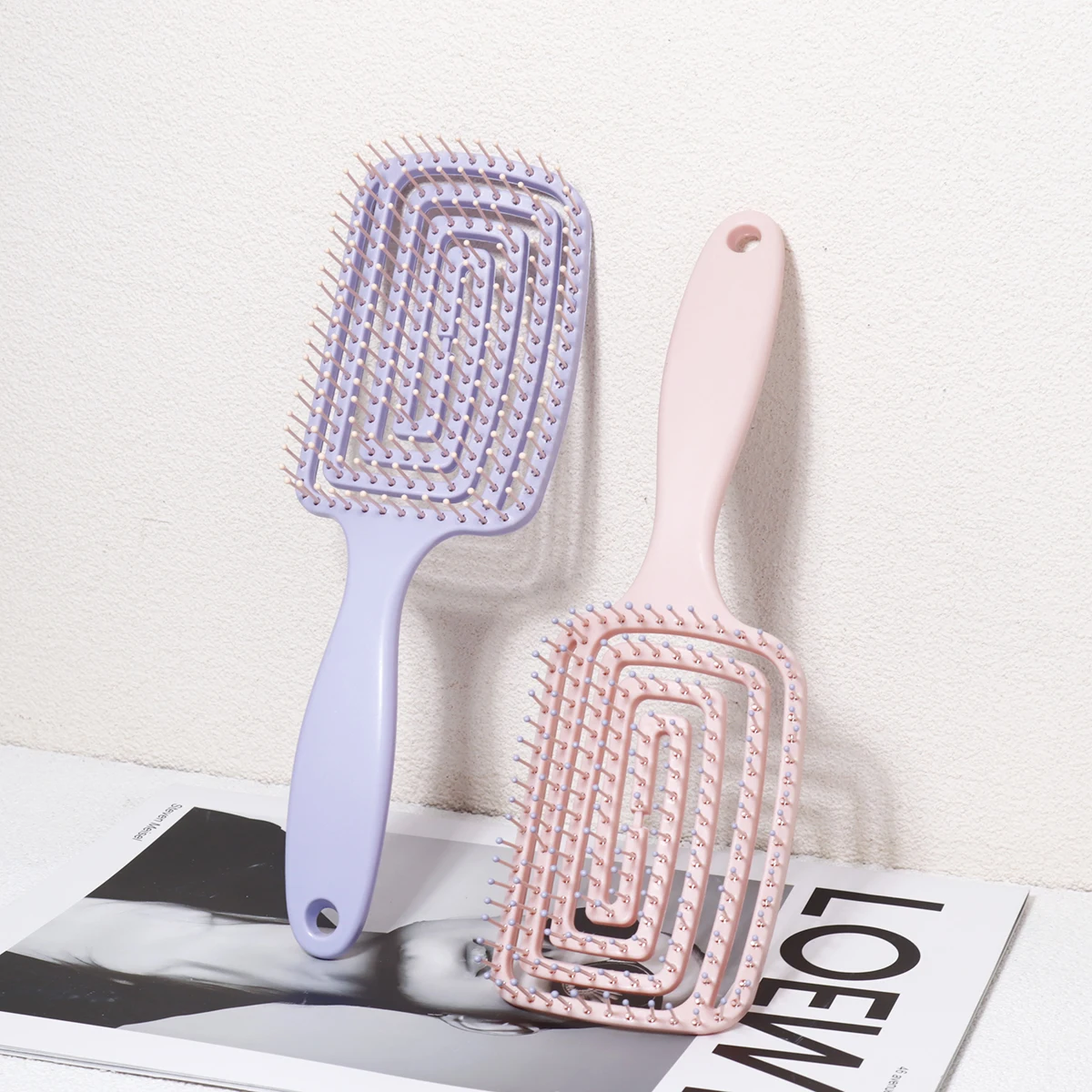 1 quadratische Mückenspulen-Haarbürste, flauschiges Frisur-Styling-Werkzeug, Nylonborsten, tragbarer Massagekamm, speziell für Echthaarperücken