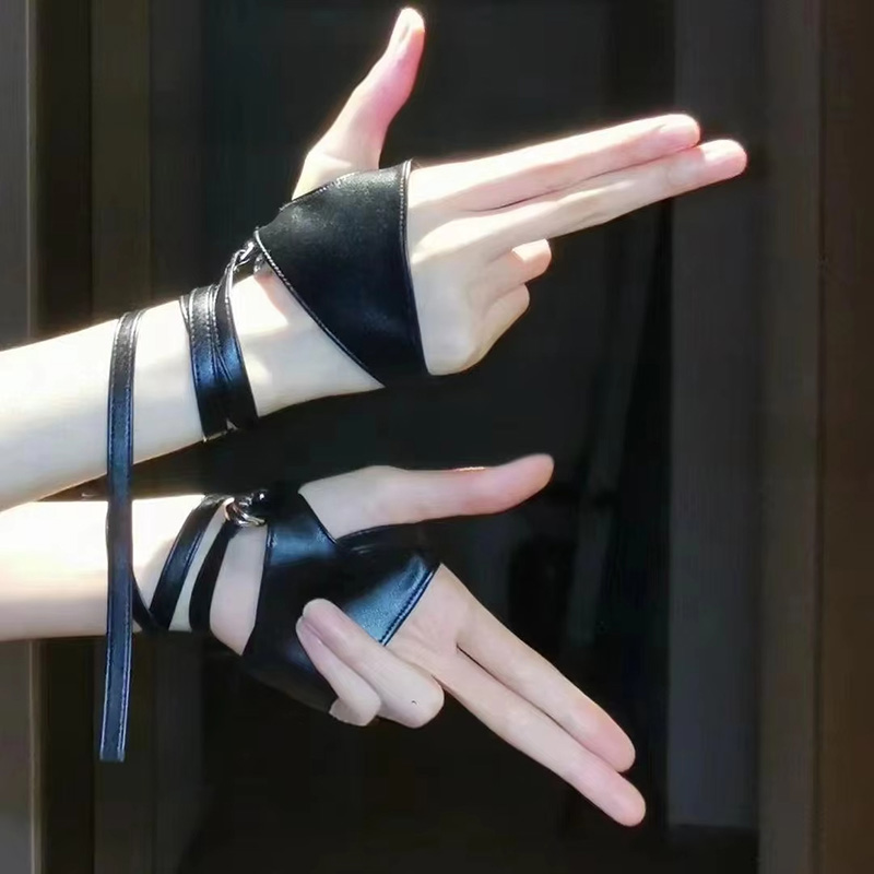 Готический панк-стиль, кожаные перчатки с черным ремешком и половиной пальца, сексуальные женские перчатки без пальцев, сценические аксессуары для косплея в стиле хип-хоп