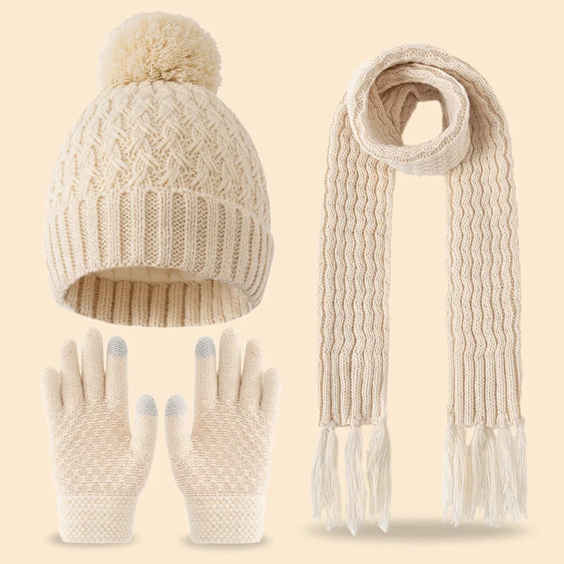 Winter children aged 3 to 12, this Arctic velvet hat and scarf with a heart pattern are cute, versatile and suitable for daily w