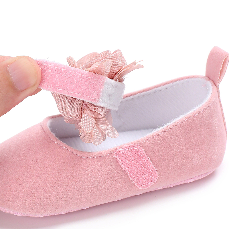 Zapatos de princesa de Color sólido con encaje a la moda para niñas, cómodos zapatos antideslizantes de suela suave para niños pequeños, primeros caminantes blancos para bautismo
